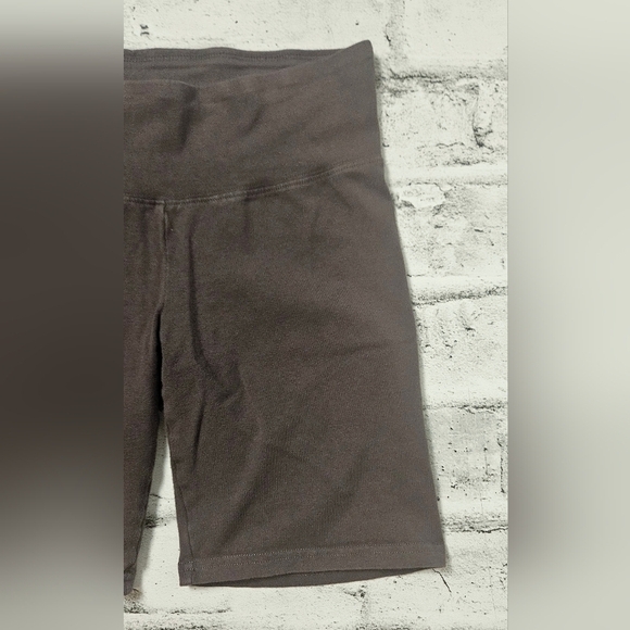 TNA Aritzia Turner Taupe Cotton Mid-Rise 7" Shorts - Picture 2 of 8